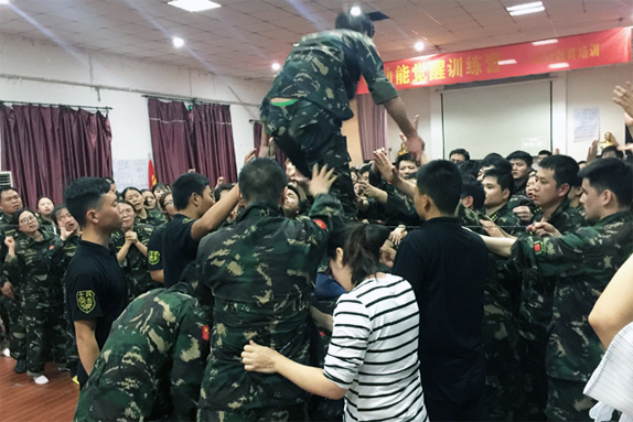 成功路上充滿荊棘，團(tuán)結(jié)一心，終讓我們所向披靡！