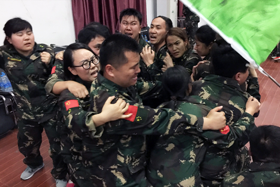 不輕言放棄，是對夢想的執(zhí)著；不輕易服輸，是對成功的渴望！